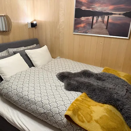 Sol Og Utsikt Til Gaustatoppen, In Out * Gaustablikk