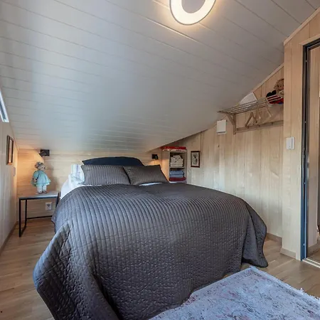 Sol Og Utsikt Til Gaustatoppen, In Out Gaustablikk